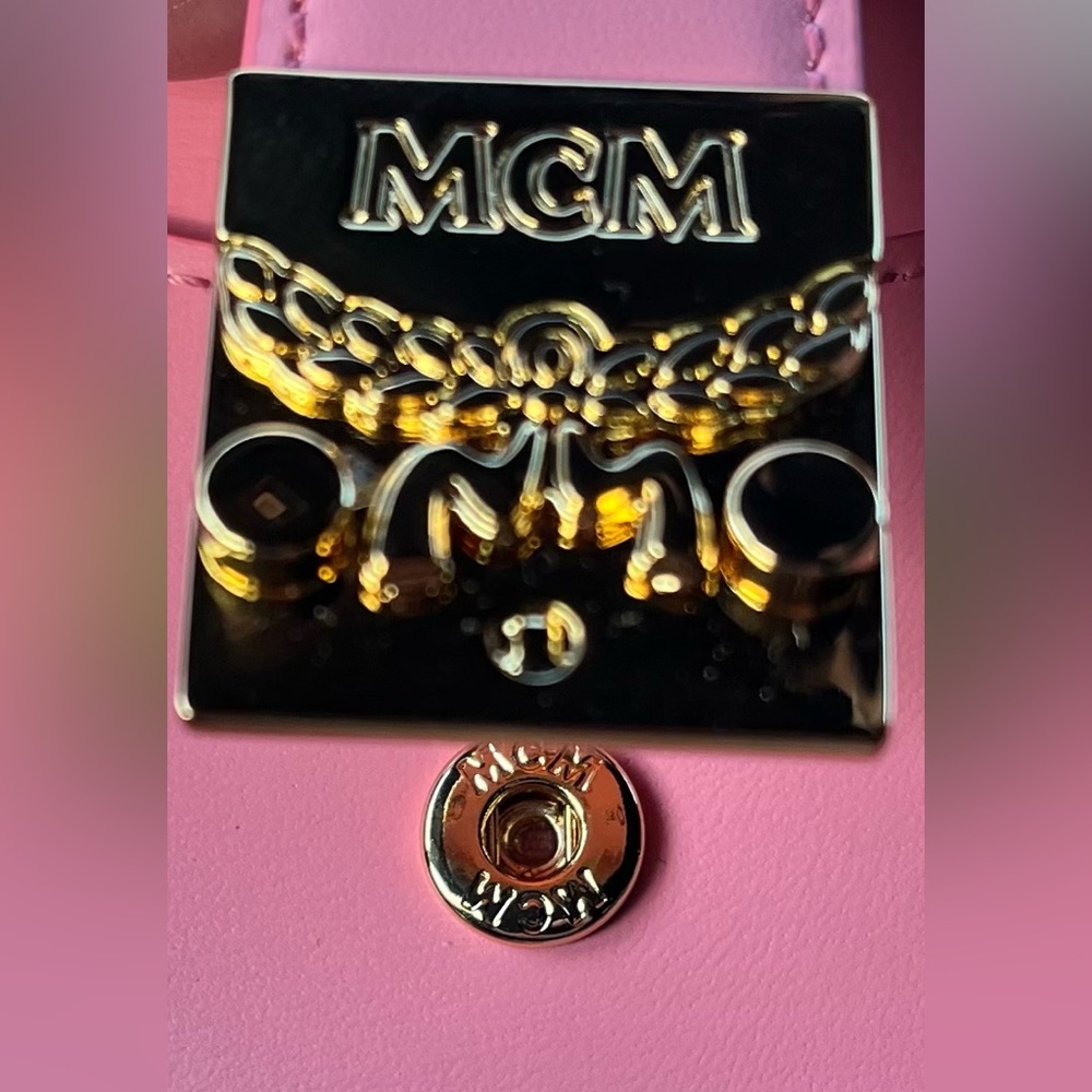 MCM 🎀 Pink NWT “Patricia” Zip Card Case/Wallet with Gold tone hardware 🎀 - Picture 9 of 12